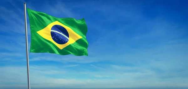 Narodowa Flaga Brazylii Wieje Wietrze Przed Czystym Błękitnym Niebem — Zdjęcie stockowe