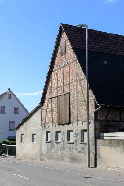 Traditionelles Haus Markgrningen Stuttgart Dorf Deutschland Der Nähe Von Bushaltestelle — Stockfoto
