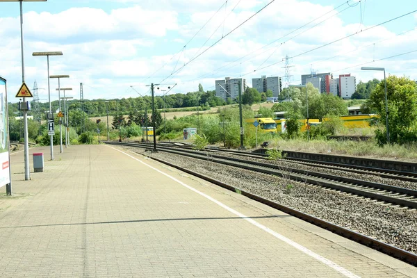 Spoor Station Één Meerdere Tracks Railroad Wachten Voor Trein — Stockfoto