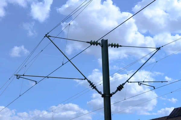 Электрификация Железнодорожных Линий Проводами Голубым Небом Над Головой — стоковое фото