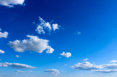 mavi gökyüzü arka plan bulutlar mavi gökyüzü ile bulutlar Almanya Stuttgart şehir panoraması ile