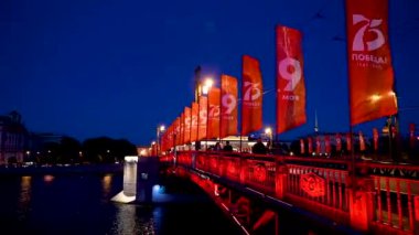 Saint Petersburg 'daki Zafer Geçidi. 24 Haziran 2020 'de St. Petersburg' da Zafer Günü 'nün 75. yıldönümünü kutluyoruz. Peter 'ın madalyası...