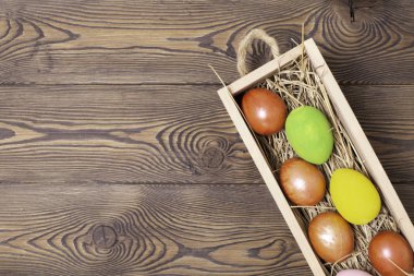 Mutlu Paskalyalar. Paskalya arkaplanını tebrik ederim. Paskalya yumurtası ve çiçekleri