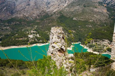 Panoramik güzel peyzaj dağ köyü Guadalest, İspanya.