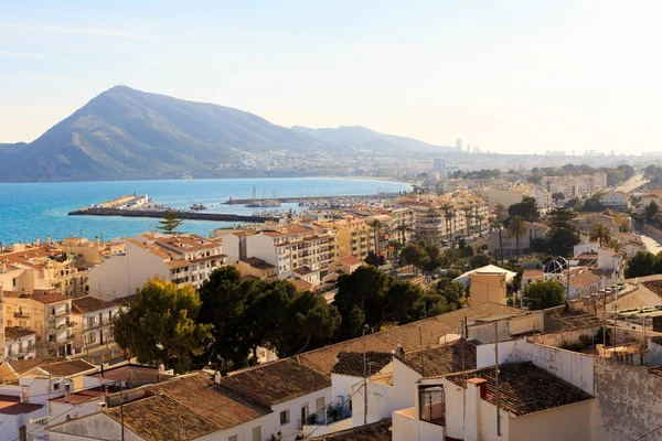 Altea köyünün kiremitli çatılarının görünümü, Alicante, İspanya
