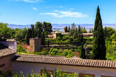 Generalife avlu, Bahçe ve ünlü çeşmesinin genel bakış. Alhambra de Granada kompleksi, İspanya