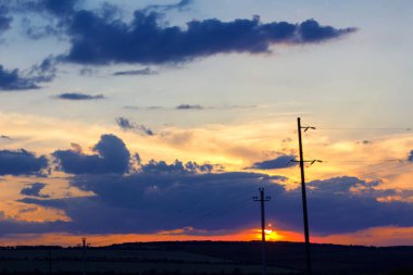 akşam elektrik direkleri