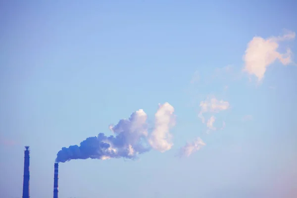 Vista Tuberías Industriales Con Humo — Foto de Stock