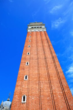 Venedik'te San Marco Meydanı'nın çan kulesi 