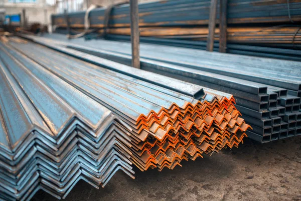 depo yapımı için kullanılan metal nesneler