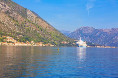 Bay Cruise liner