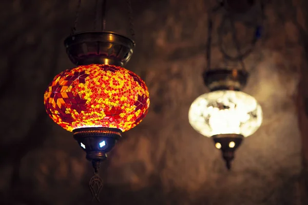 伝統的な装飾的な壁掛けトルコ ランプ — ストック写真