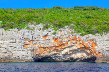 Adriyatik Denizi kıyı mağara 