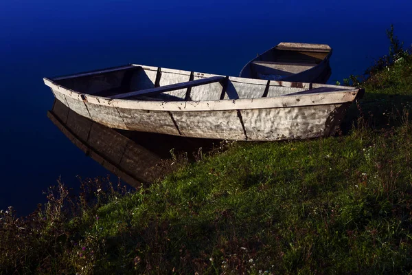 Due Vecchie Barche Legno Ambiente Buio — Foto Stock