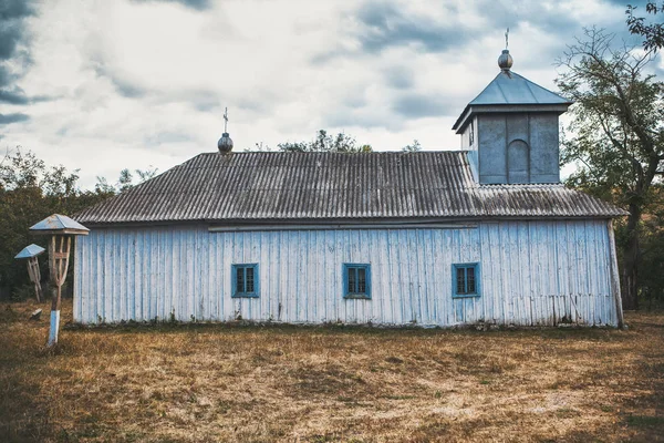 Stary Drewniany Kościół Prawosławny Wiosce — Zdjęcie stockowe