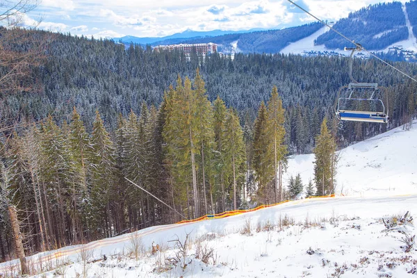 スキー場のある冬の風景 — ストック写真