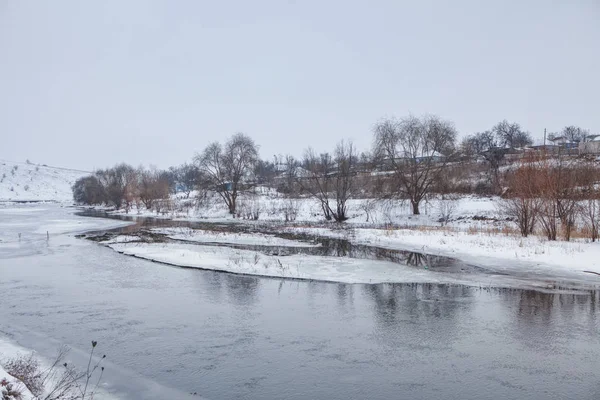 Пейзажи Рекой Зимний Сезон — стоковое фото