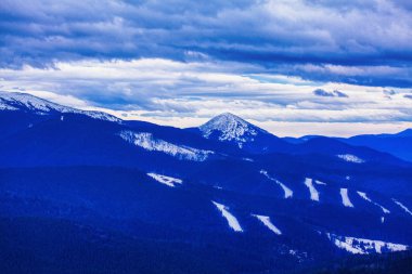 dağlar sahne kış sezonu