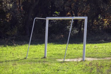 boş ve terkedilmiş futbol sahası 