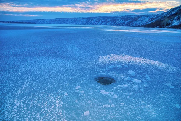 Ледяной Зимний Пейзаж Фоне Голубого Неба — стоковое фото