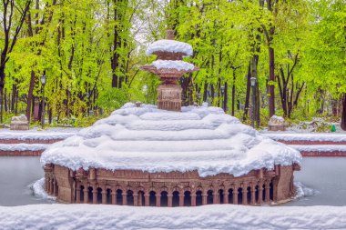 kar kentsel parkta kapalı Çeşme 