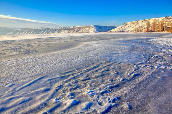 Paisaje Invierno Con Lago Congelado —  Fotos de Stock