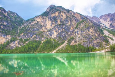 dağ ve göl ile pastoral sahne 