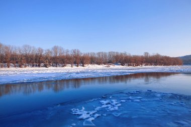 buz Gölü su yüzeyinde Ergitme