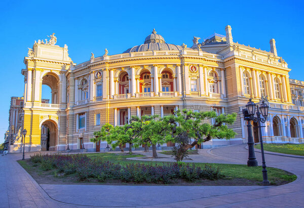 Одесский национальный академический театр оперы и балета
 