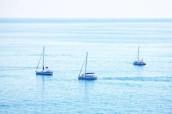 Blauwe Zee Achtergrond Zeilen Jachten — Stockfoto