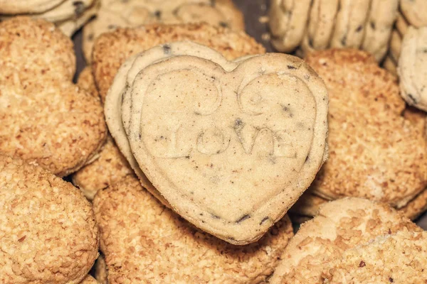 inscription love on cookies