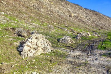 kaya taşları ayıklanıyor