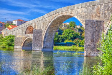  Trebisnjica Nehri Trebinje, Bosna Hersek için köprüde Arslanagic