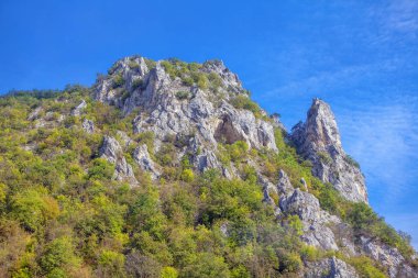 yüksek gri dağ tepe görünümü