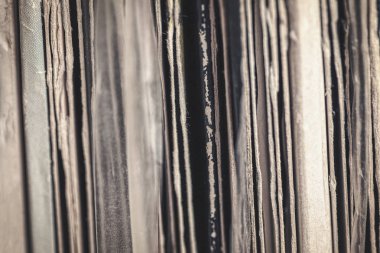 Vinil diskler arka tarafında