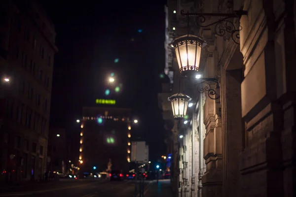 Iluminação Rua Com Lâmpadas Elegantes Roma — Fotografia de Stock