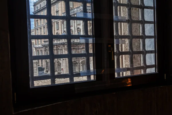 Antik Rendeleyin Pencereden Görüntüleme — Stok fotoğraf