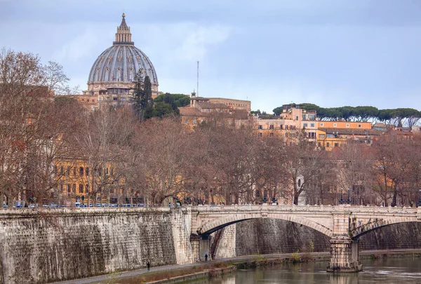 Svatý Petr Kopulí Řeky Tibery Římě — Stock fotografie