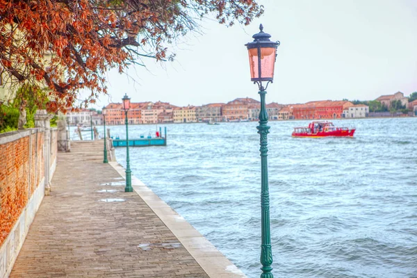 Прогулка Набережной Венеции После Дождя — стоковое фото