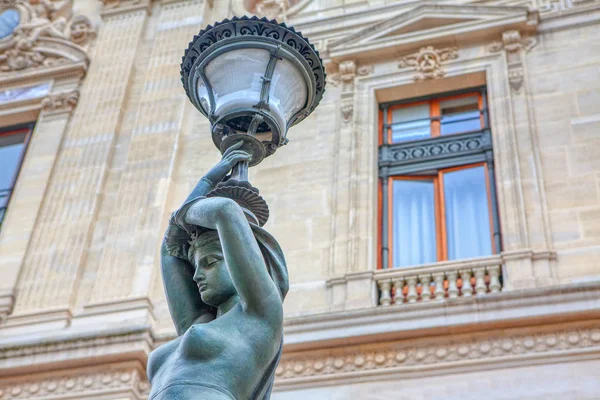 Linterna Mujer Escultura Ópera Garnier París — Foto de Stock