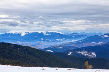 dağlar ile kış manzara 