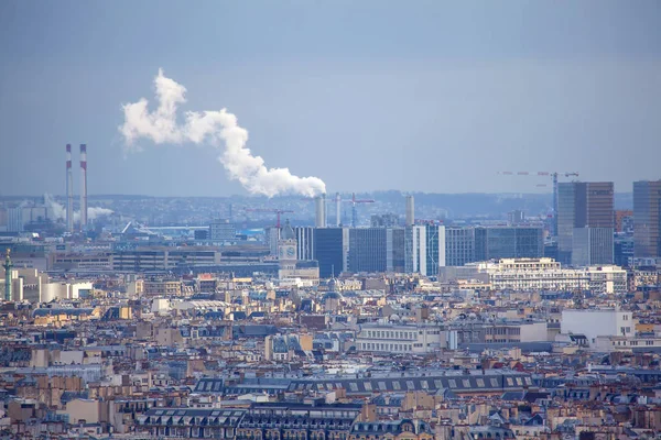 Rauchende Industriepfeifen Und Blick Auf Paris — Stockfoto