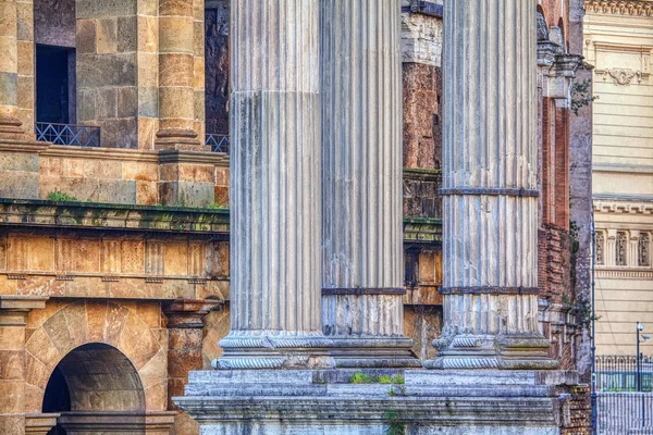 梵蒂冈圣彼得广场上的柱廊 — 图库照片