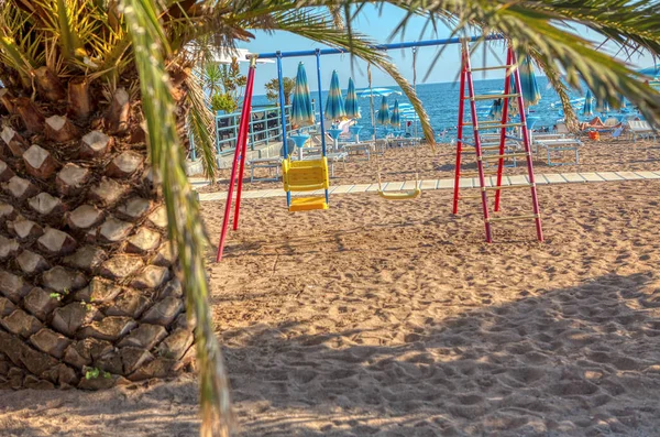 Playa Tropical Con Parque Infantil Enemigo Niños — Foto de Stock