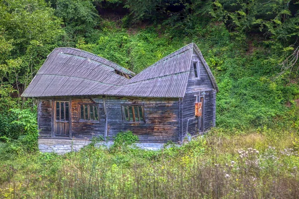 Casucha Madera Abandonada Con Techo Roto — Foto de Stock