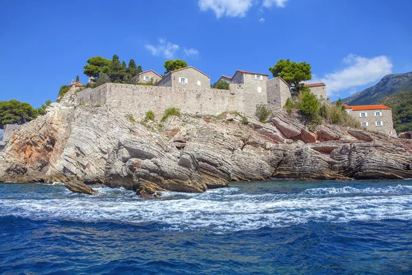 Sveti Stefan Adası çevresinde yelken 