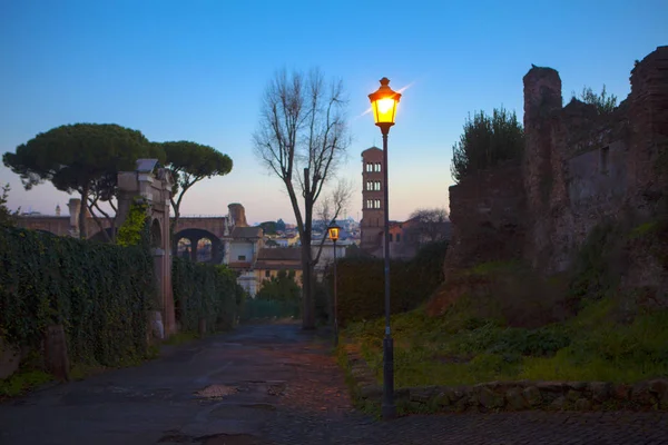 Rua Com Edifícios Antigos Roma — Fotografia de Stock