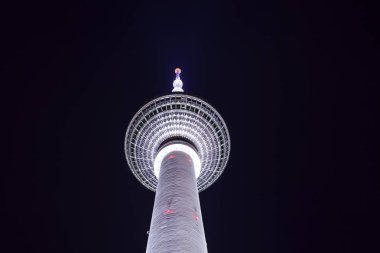 Berlin Tv Kulesi gece 