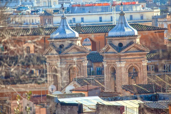 古いローマ都市 キューポラと屋根のビュー — ストック写真