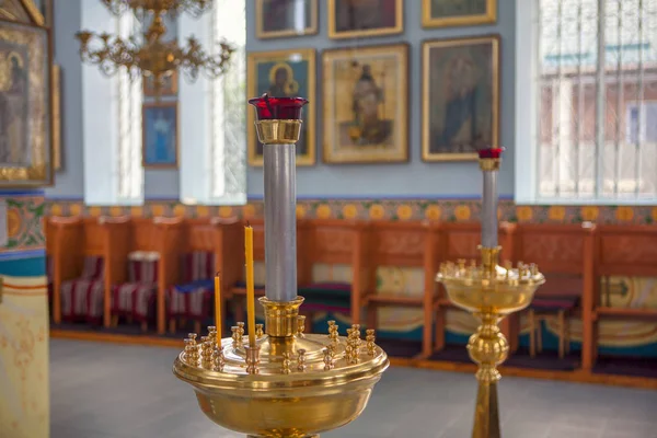 Интерьер Церкви Канделябр Свечами — стоковое фото